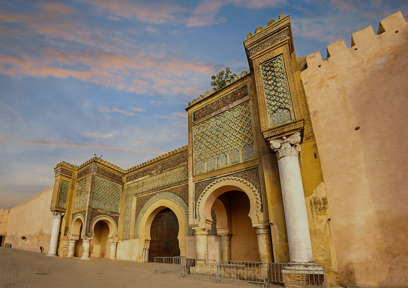 Meknes Travel Guide — Imperial City Safety & Attractions